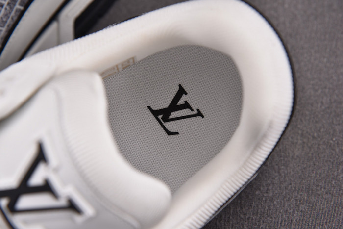 l&v trainer white and black